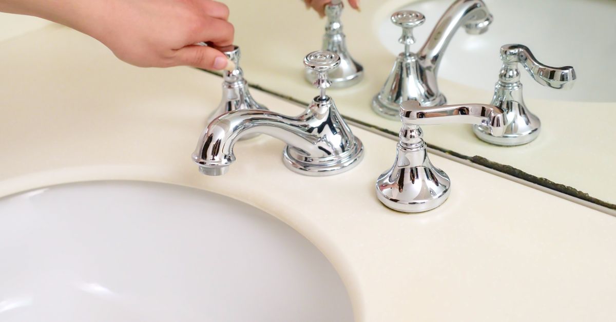 Come togliere il calcare dal bagno: guida completa per ogni superficie