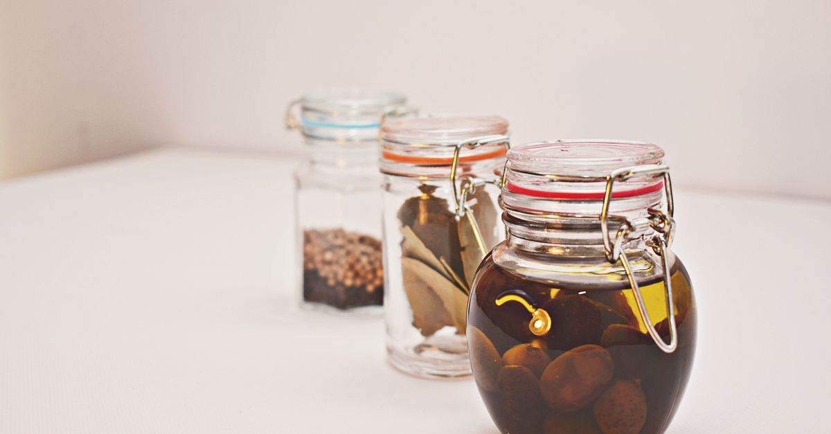 Come conservare l'olio extravergine e mantenerne intatto il sapore