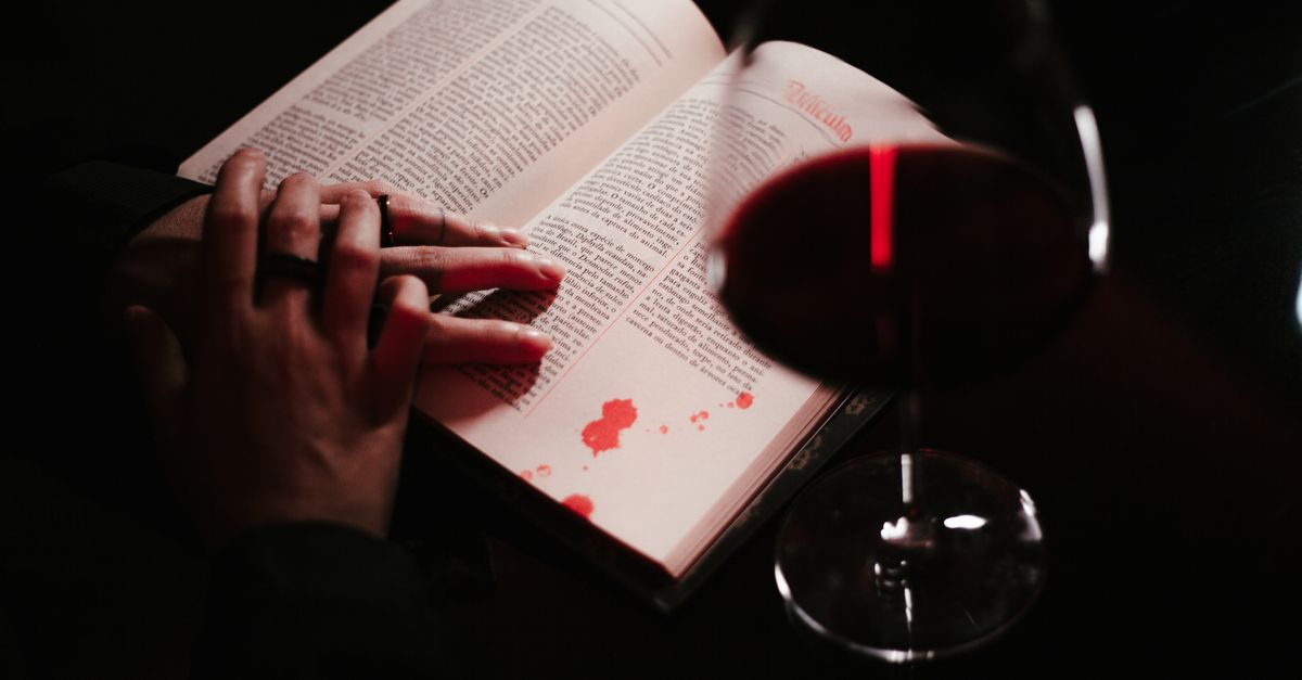 Come togliere una macchia di vino rosso: guida per ogni tessuto e superficie